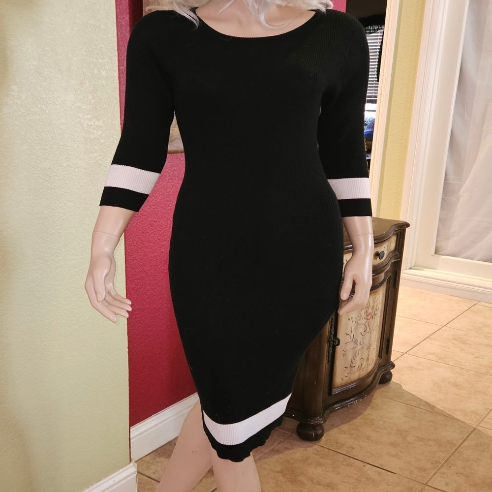 Women's Medium Venus Scoop Neck Light Weight Sweater Dress